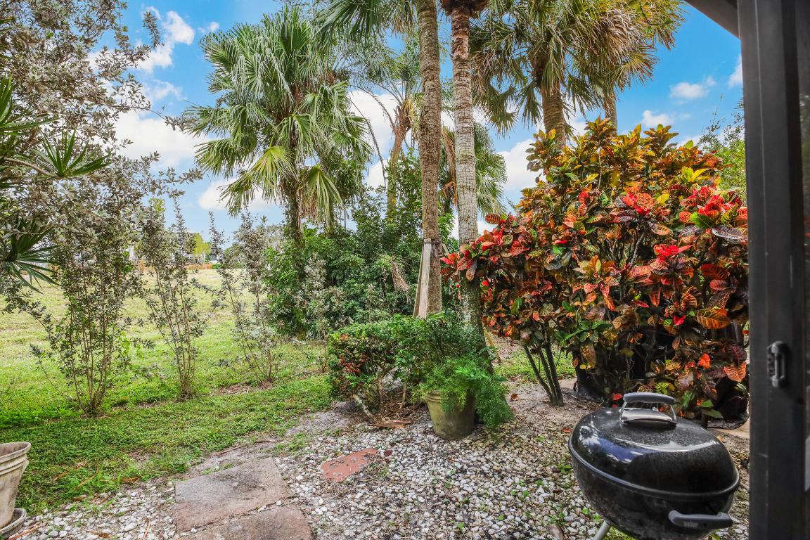 4376 Fountains Drive 4376