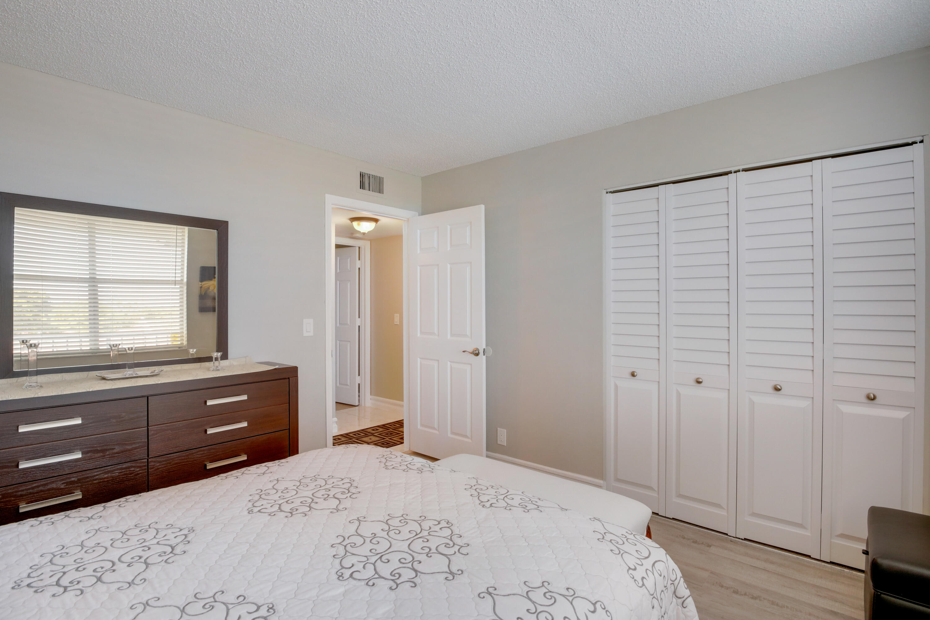 6675 S Oriole 4030 Boulevard 4030