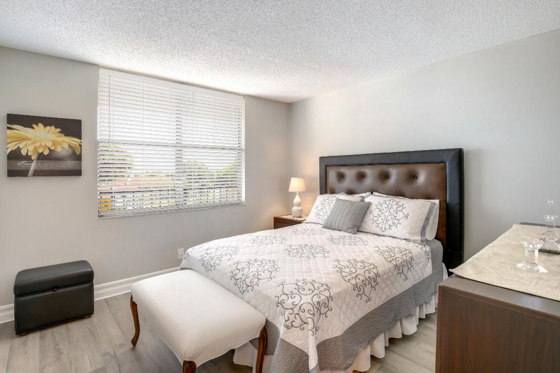 6675 S Oriole 4030 Boulevard 4030