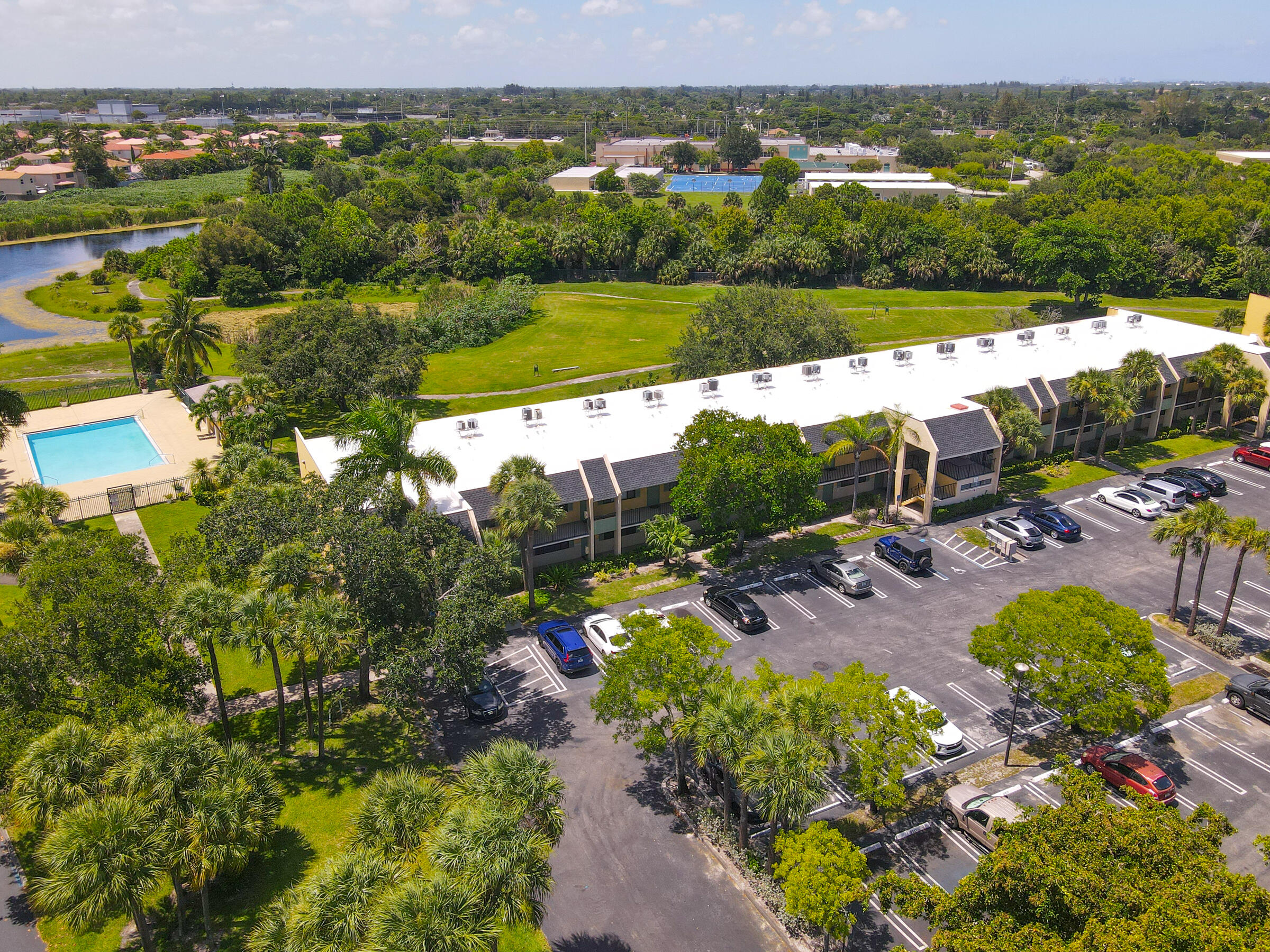 1507 Meadows Circle W