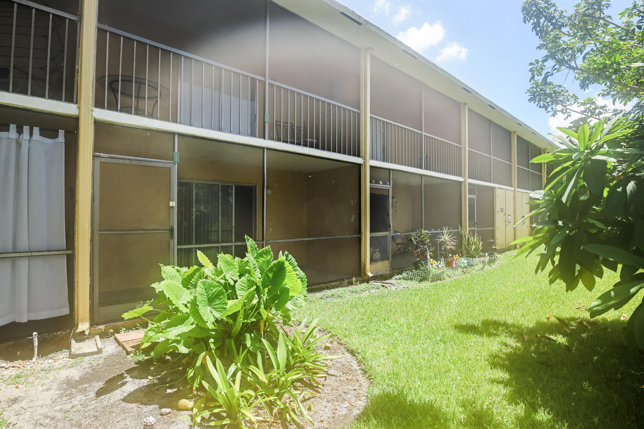 1507 Meadows Circle W