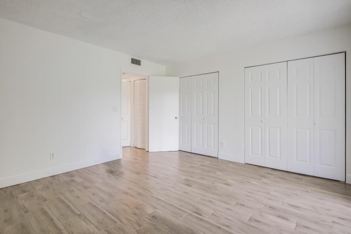 1507 Meadows Circle W