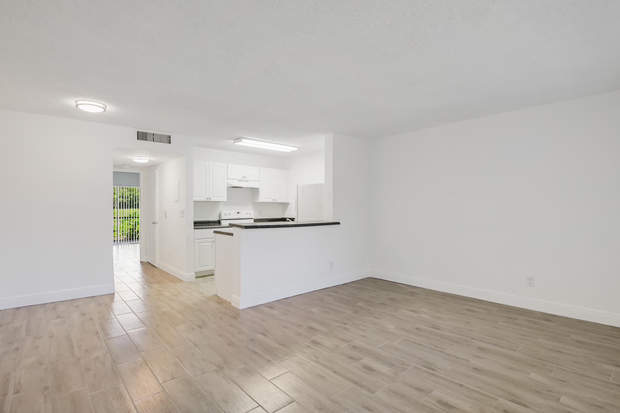 1507 Meadows Circle W