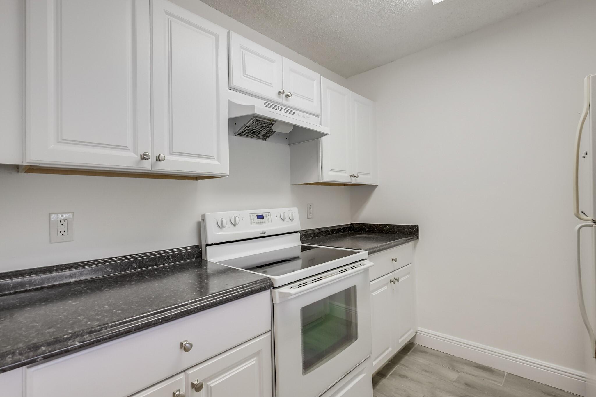 1507 Meadows Circle W