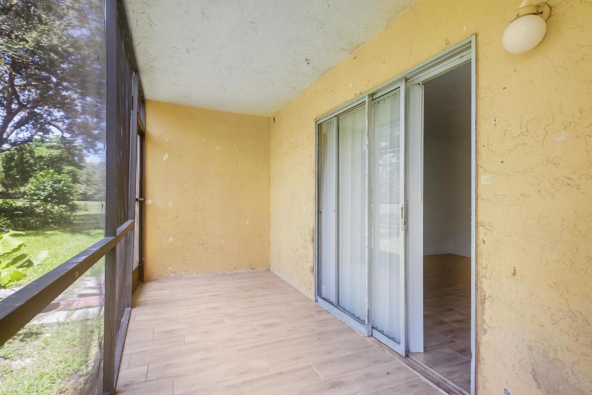 1507 Meadows Circle W