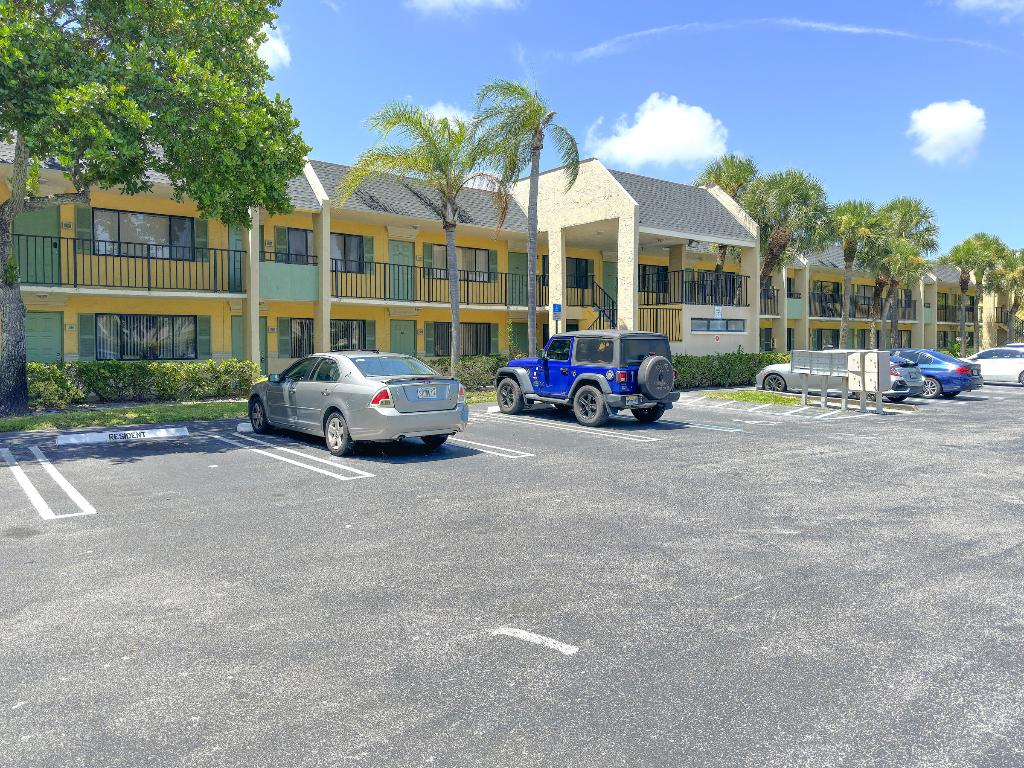 1507 Meadows Circle W