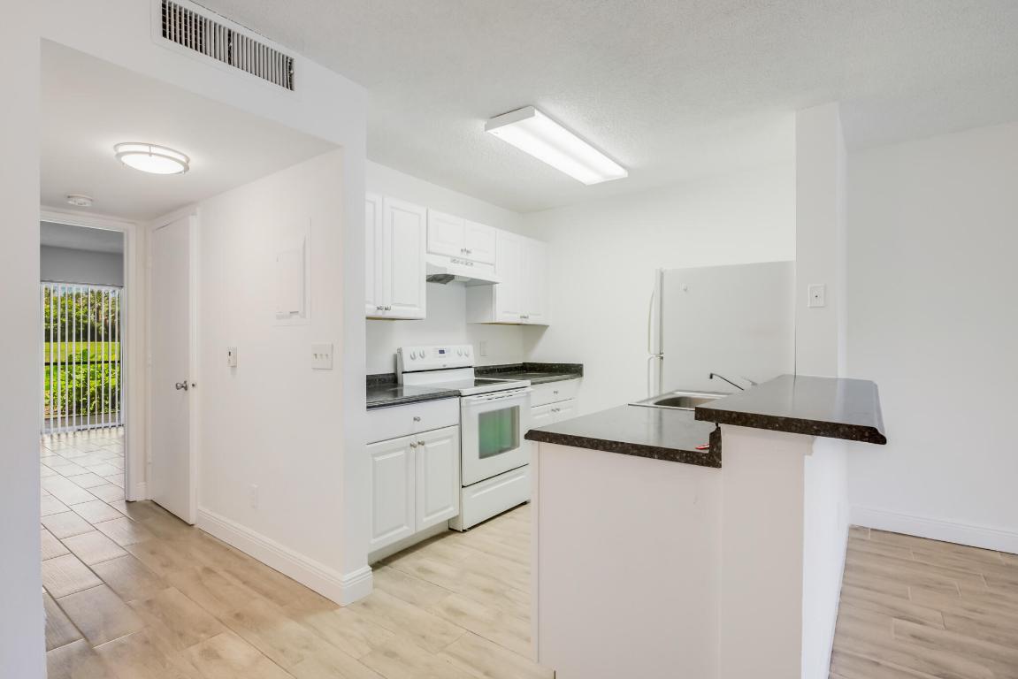 1507 Meadows Circle W