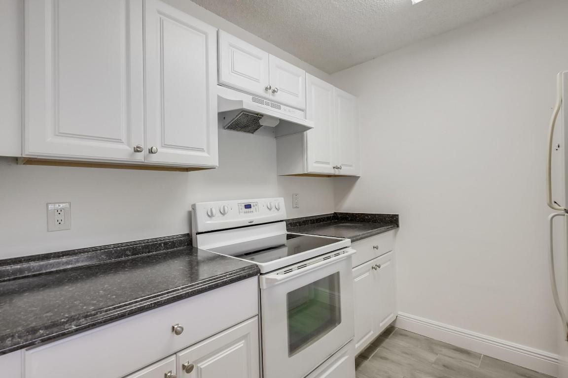 1507 Meadows Circle W