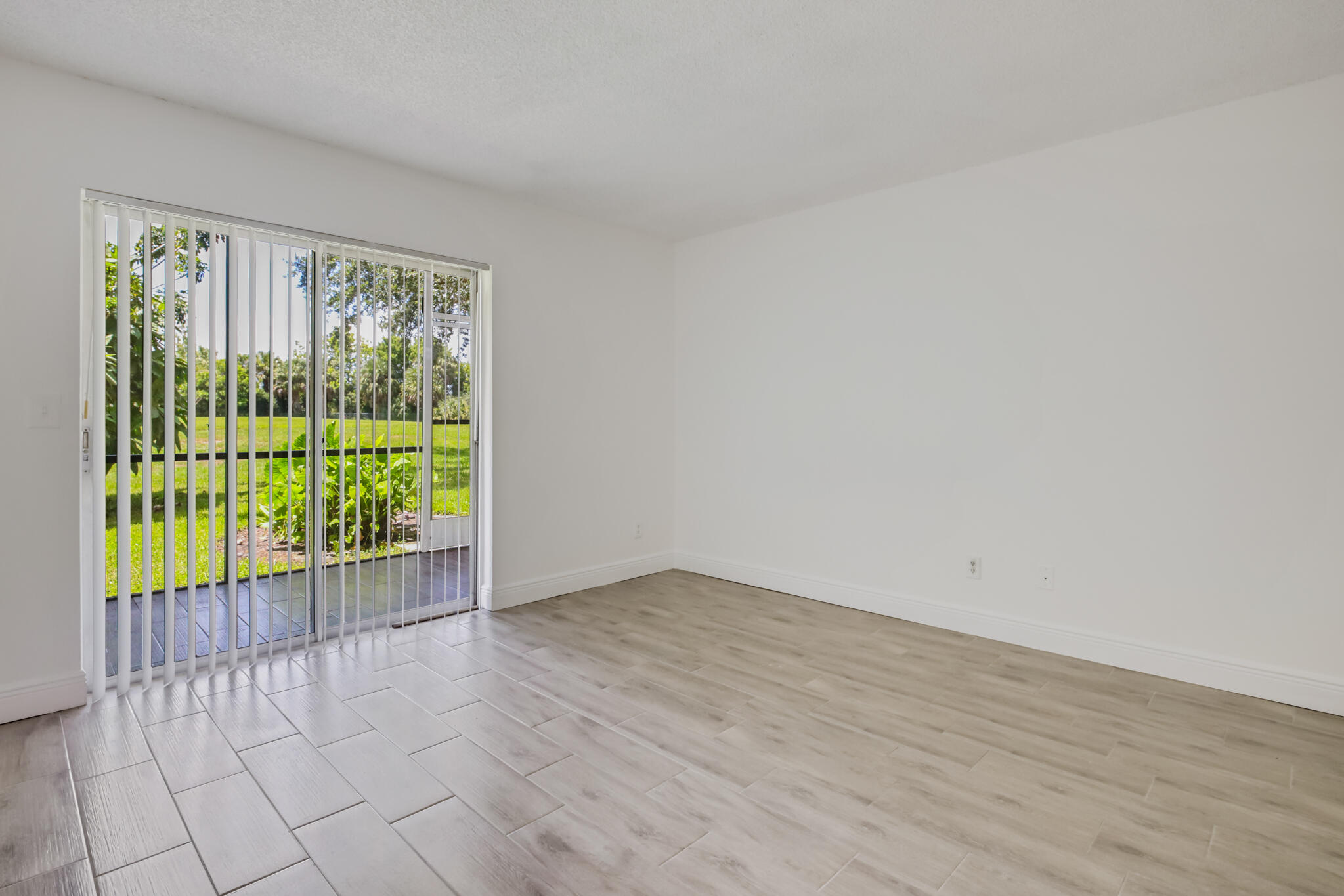 1507 Meadows Circle W