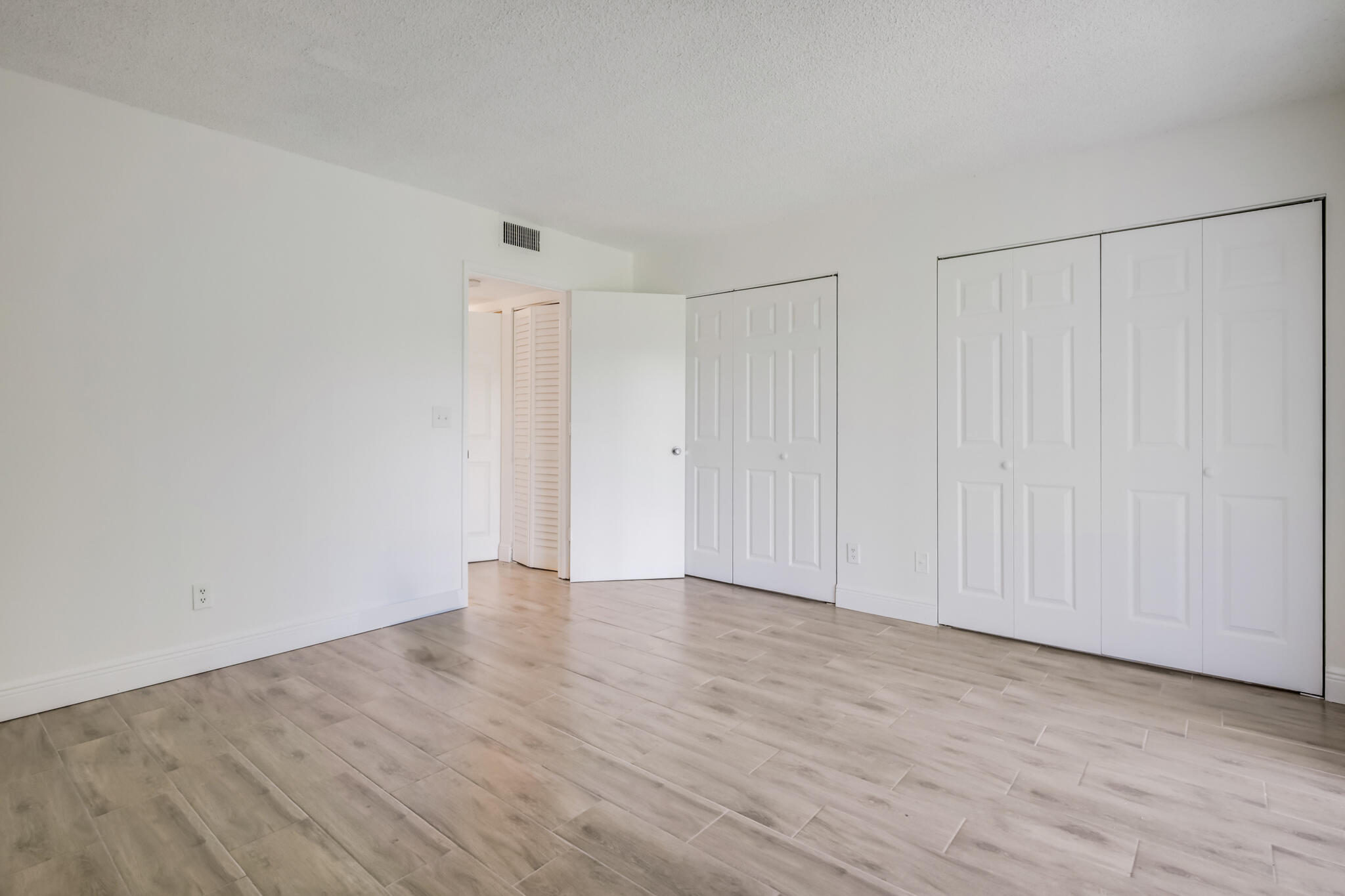 1507 Meadows Circle W