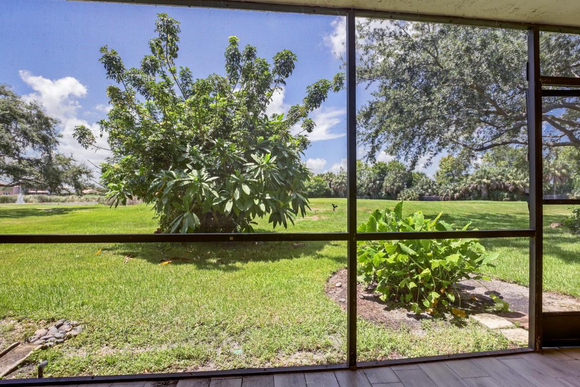 1507 Meadows Circle W