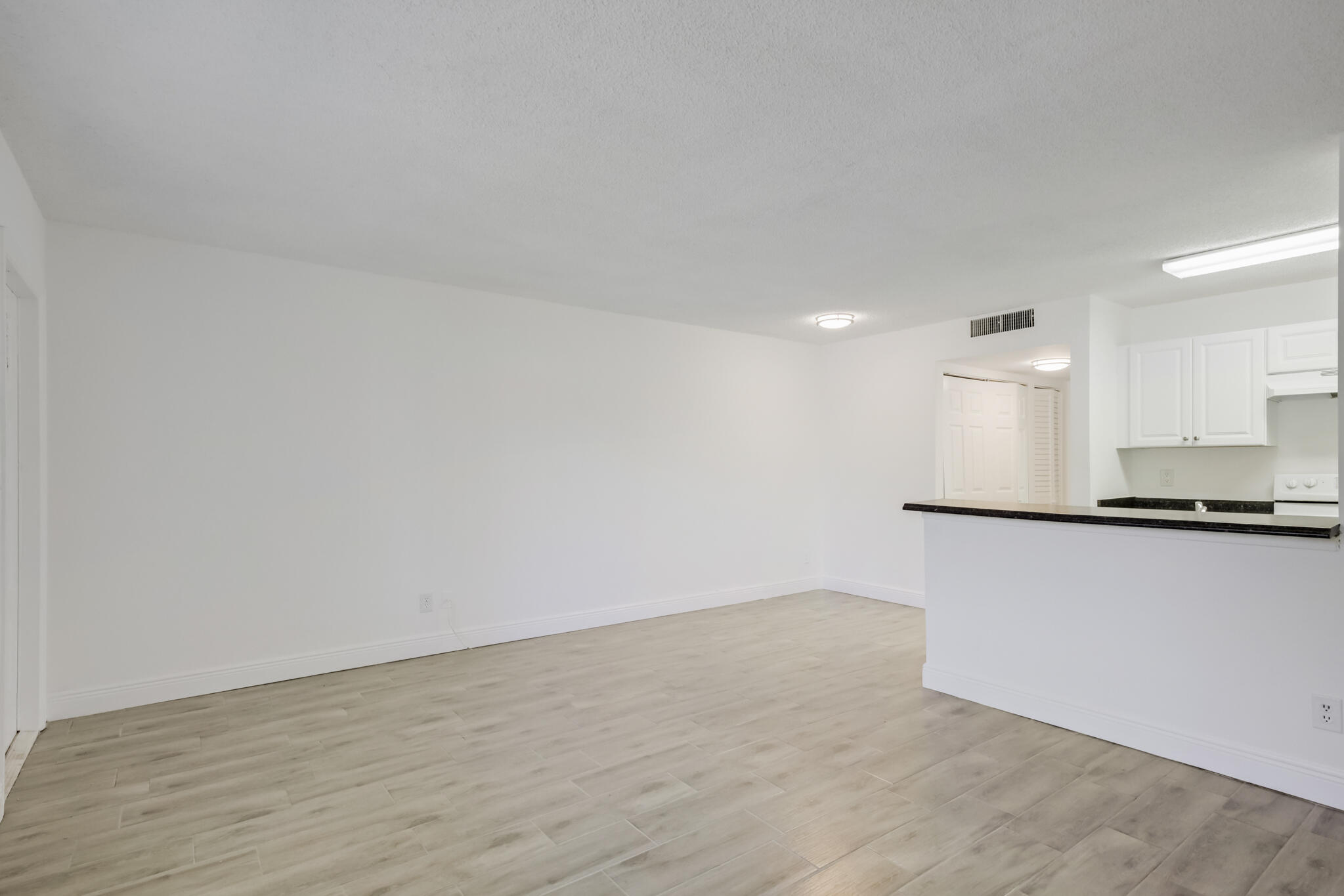 1507 Meadows Circle W