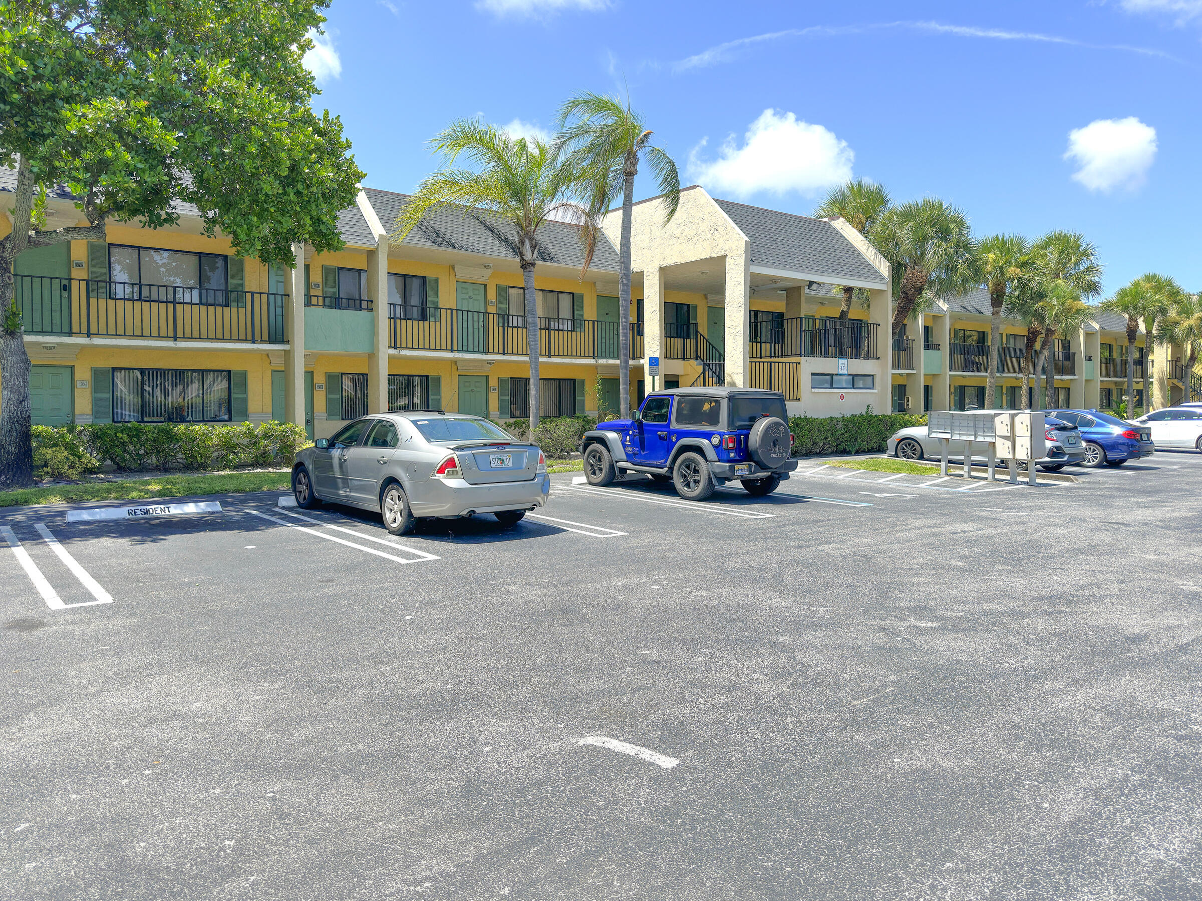 1507 Meadows Circle W