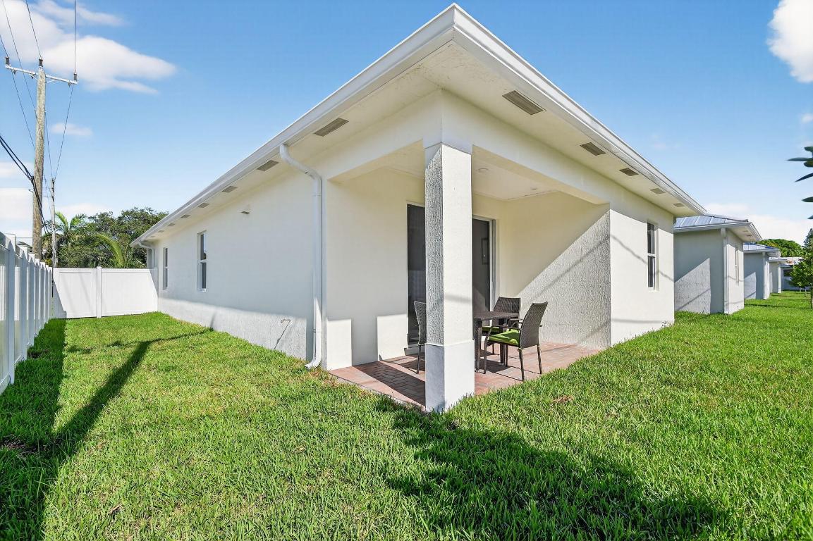 601 N Loxahatchee Drive