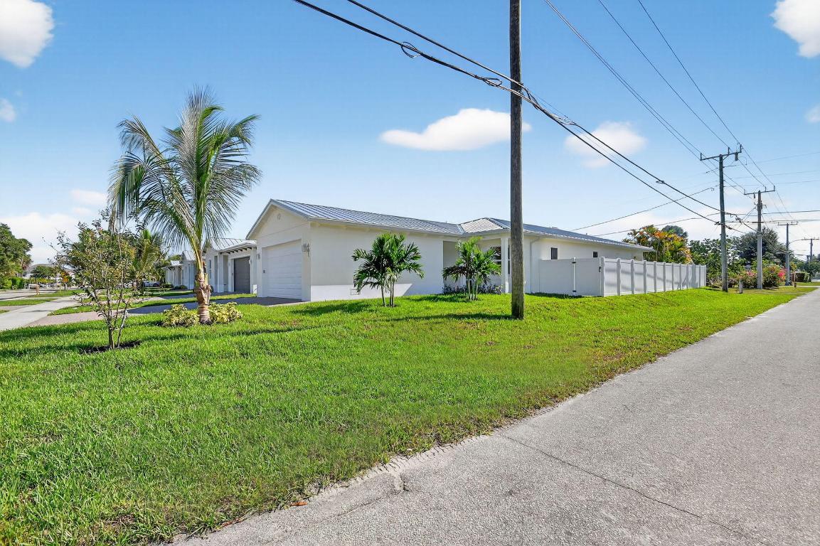 601 N Loxahatchee Drive