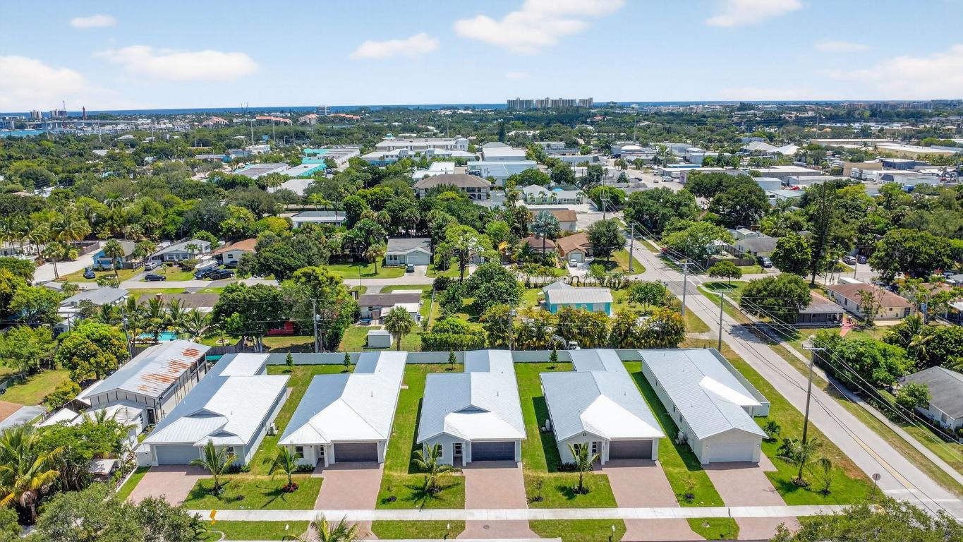 611 N Loxahatchee Drive