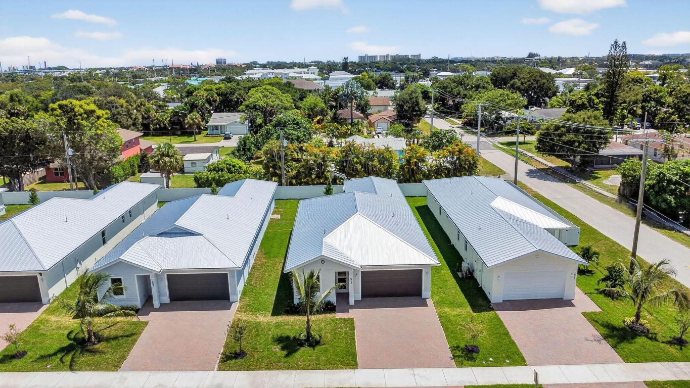 611 N Loxahatchee Drive