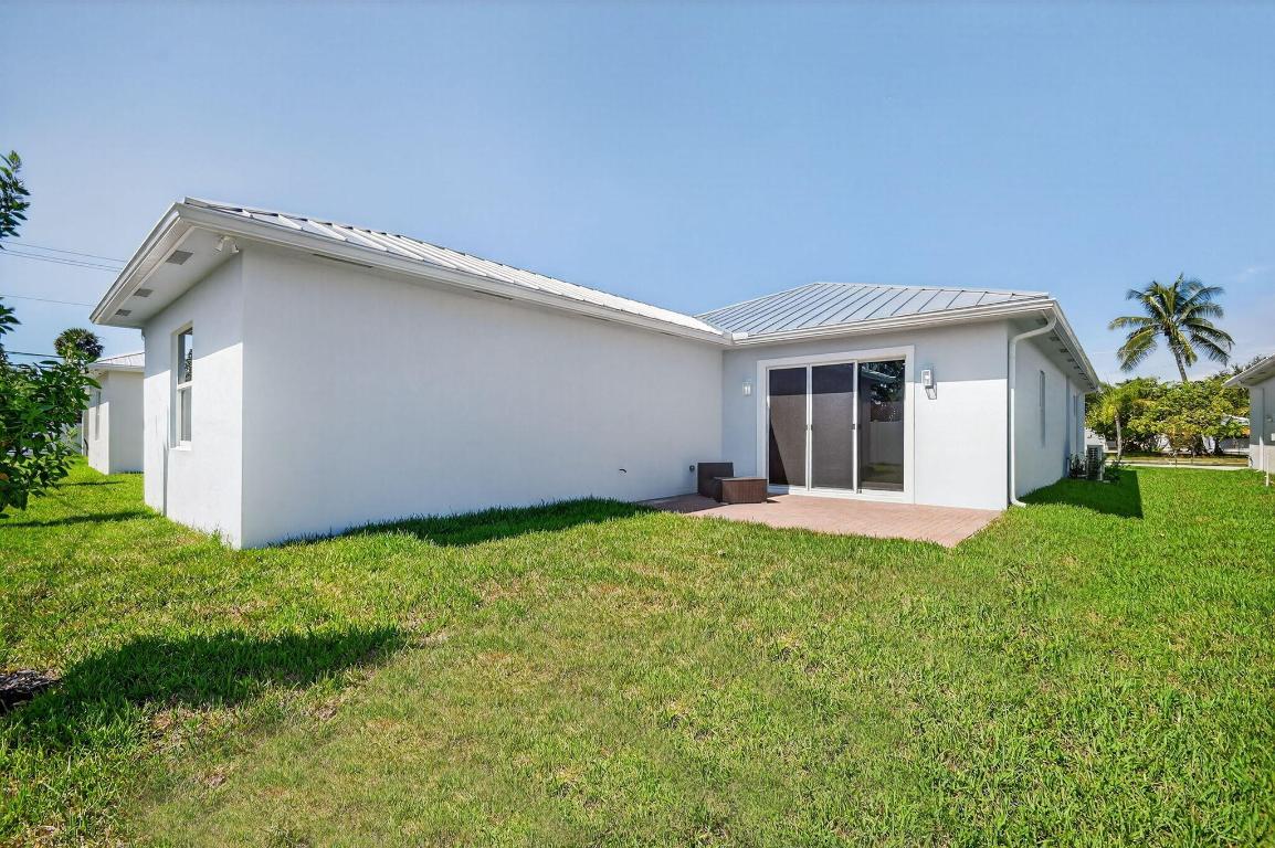 607 N Loxahatchee Drive