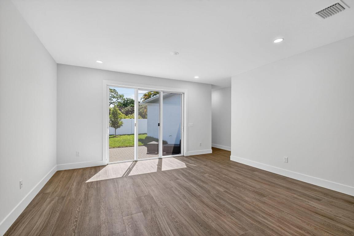 607 N Loxahatchee Drive