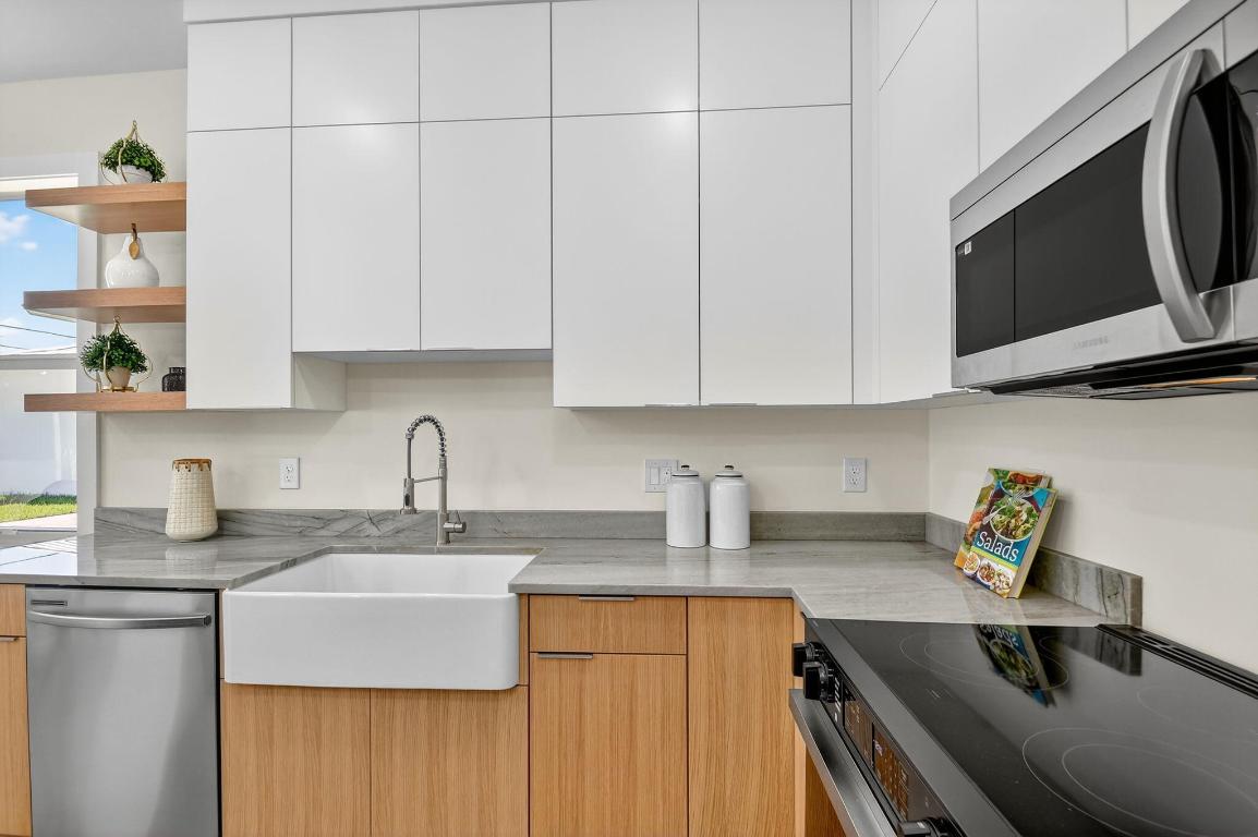 609 N Loxahatchee Drive