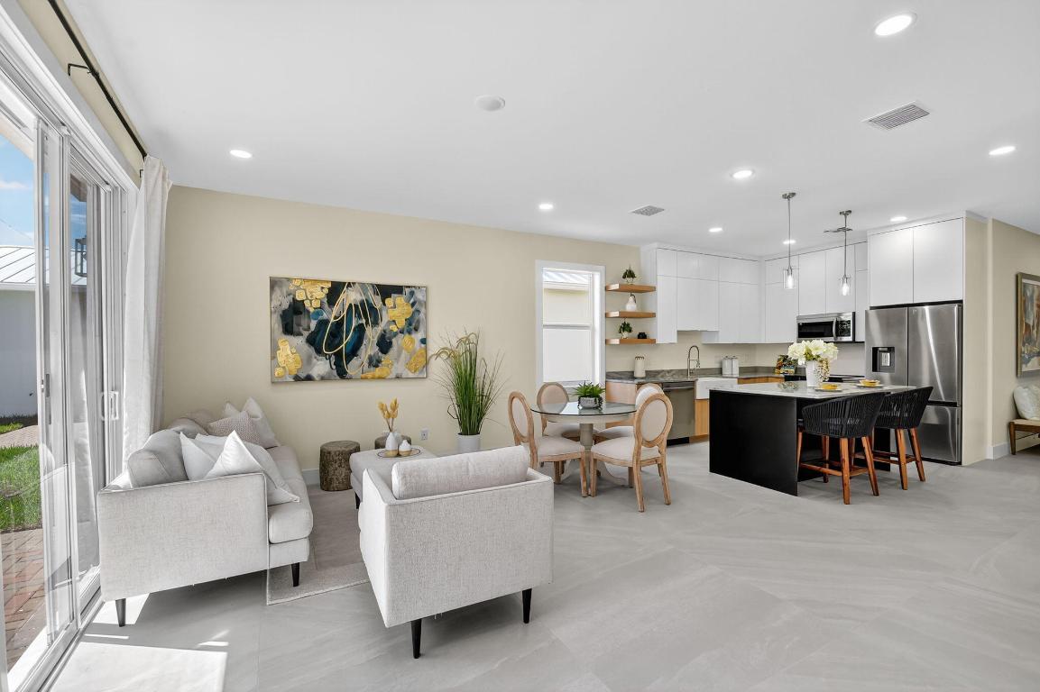 609 N Loxahatchee Drive