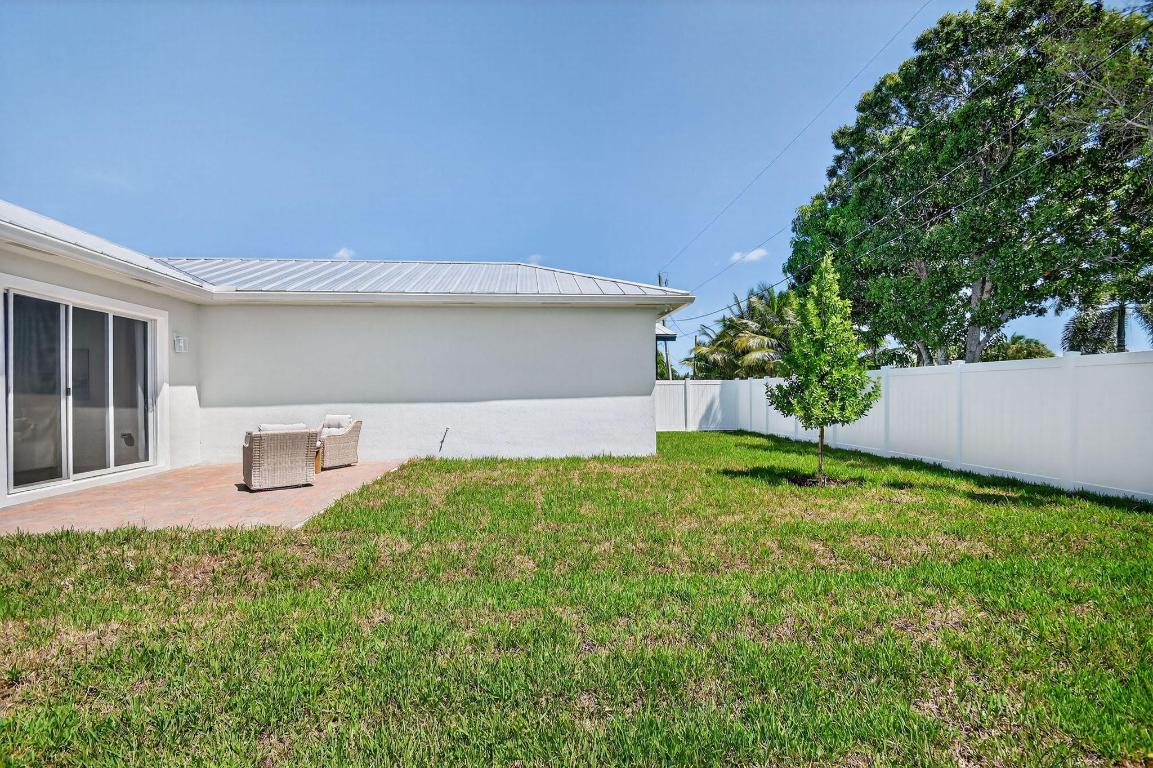 609 N Loxahatchee Drive