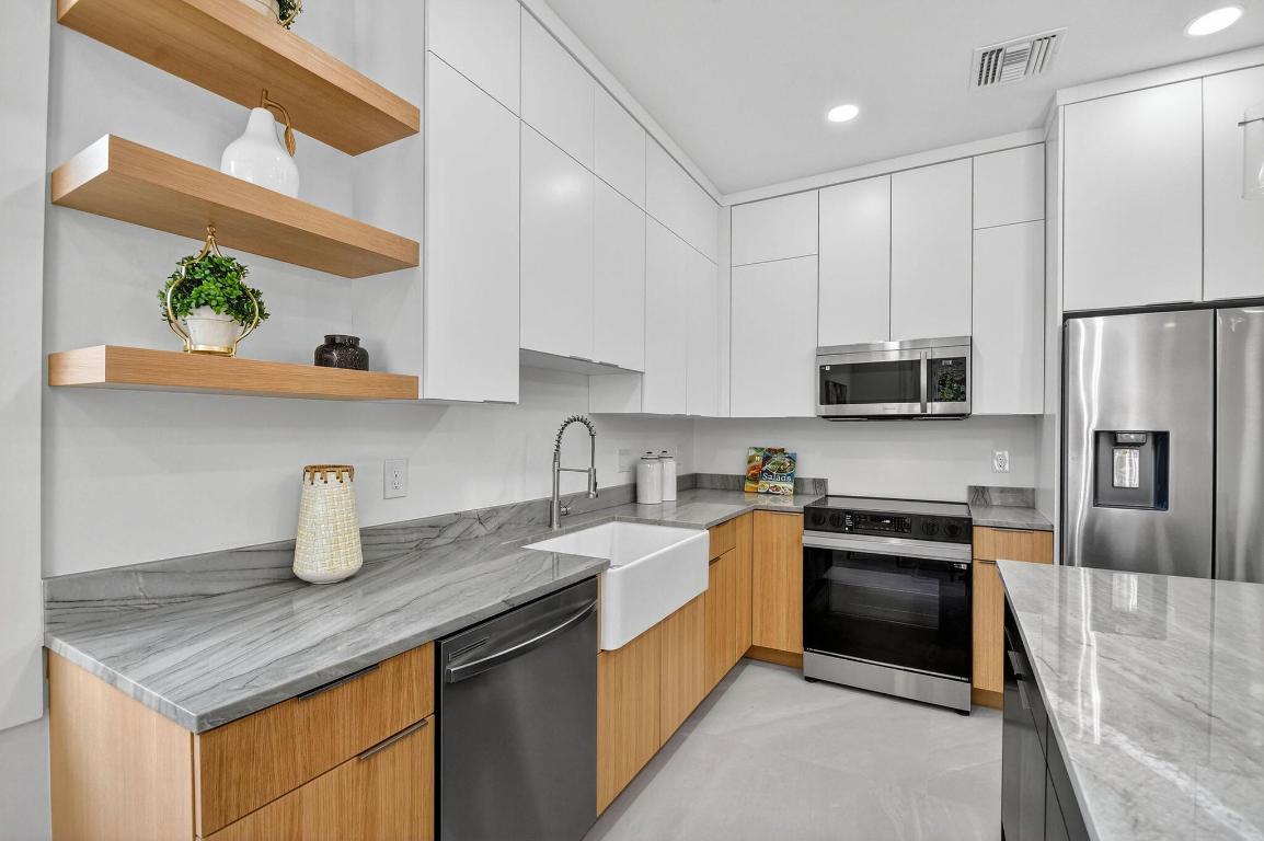 609 N Loxahatchee Drive