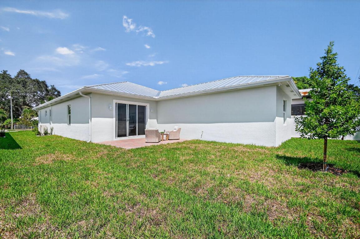 609 N Loxahatchee Drive