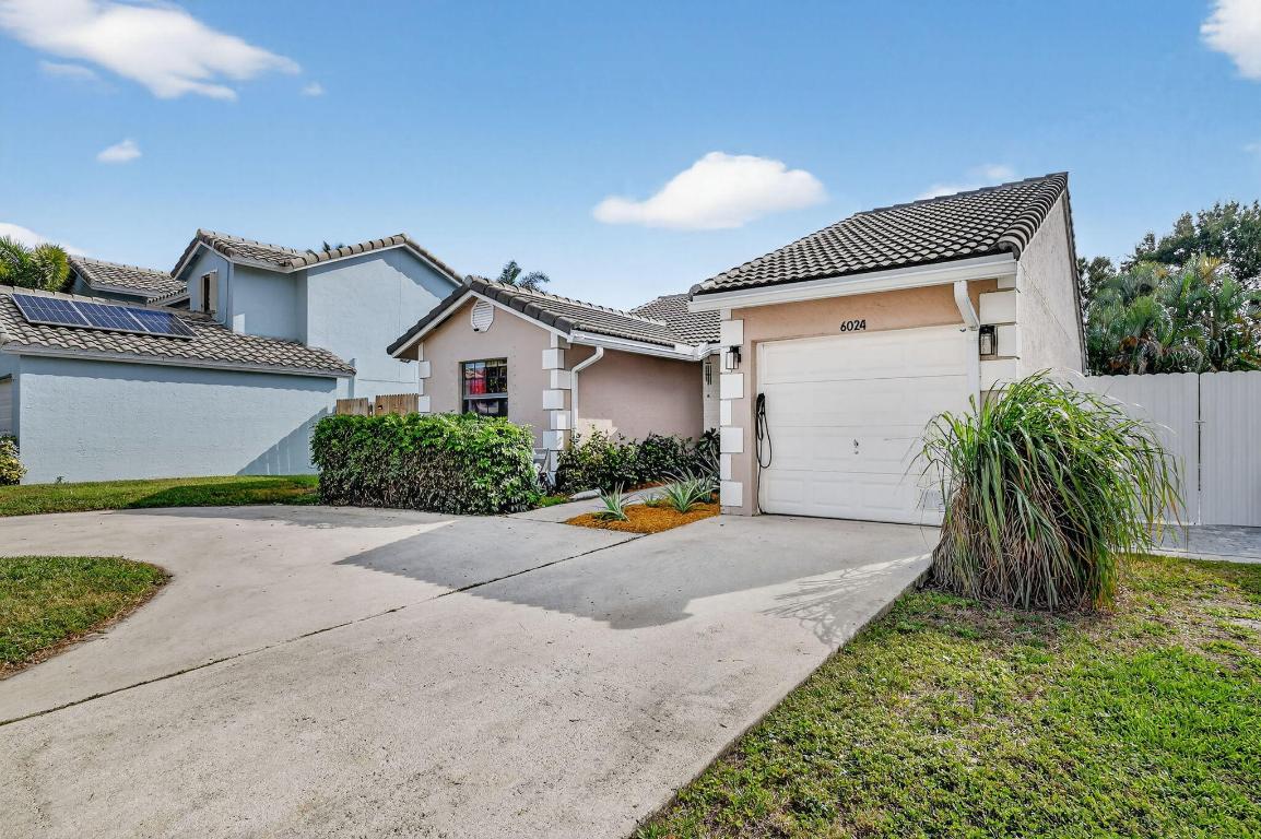 6024 Strawberry Lakes Circle, Lake Worth