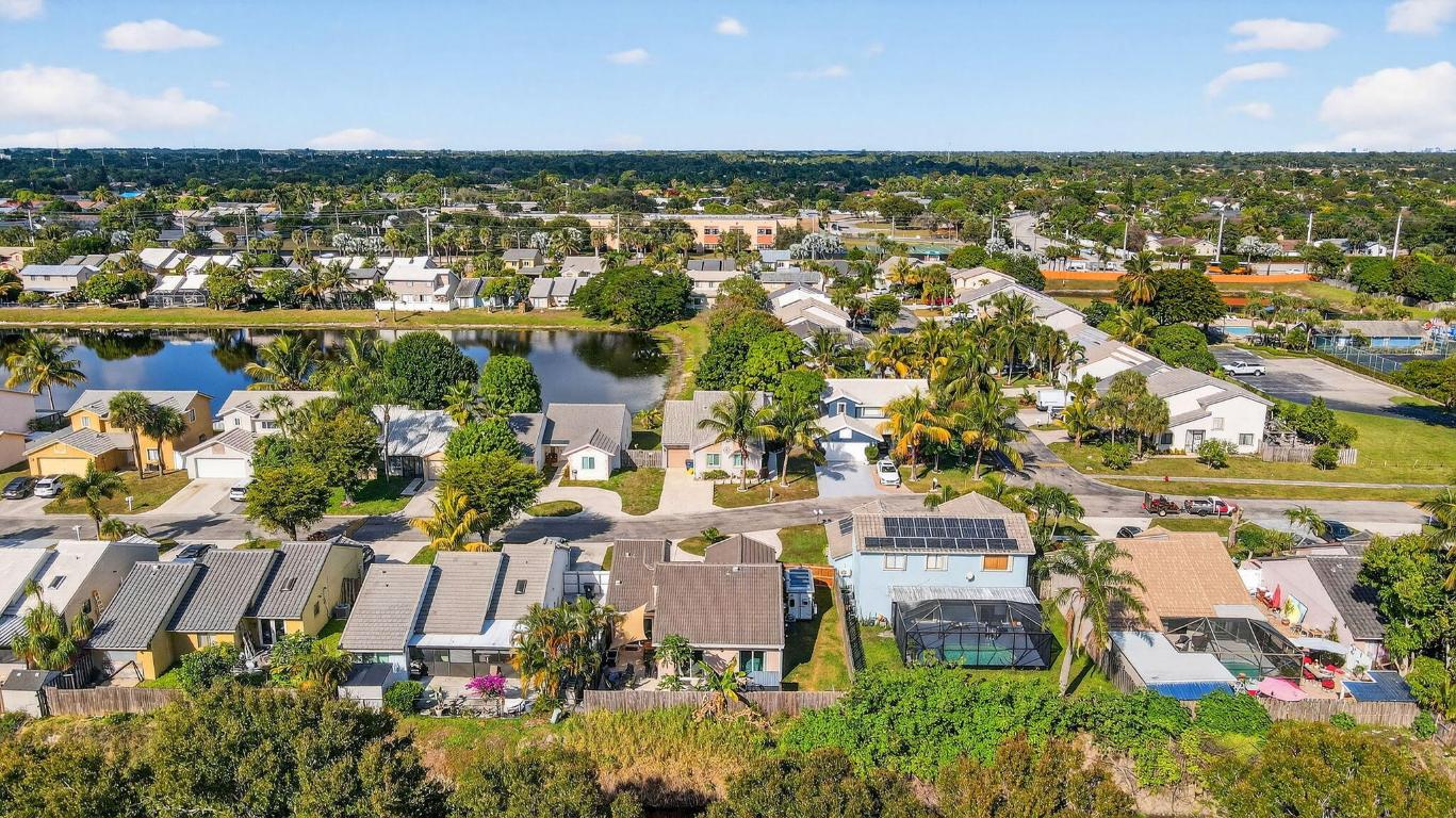 6024 Strawberry Lakes Circle, Lake Worth