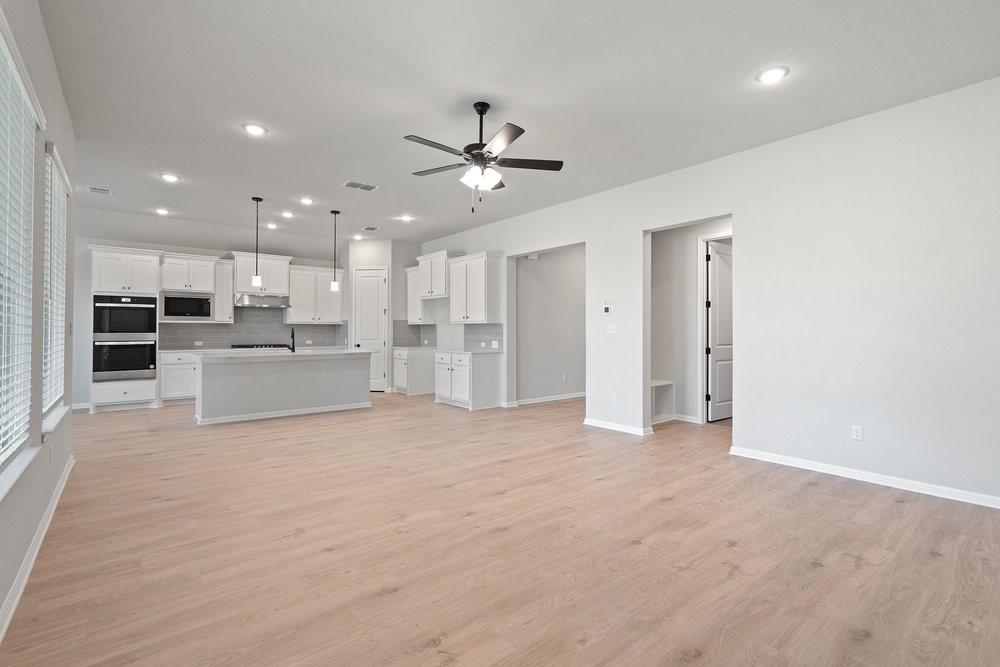 280 Treadwell LN