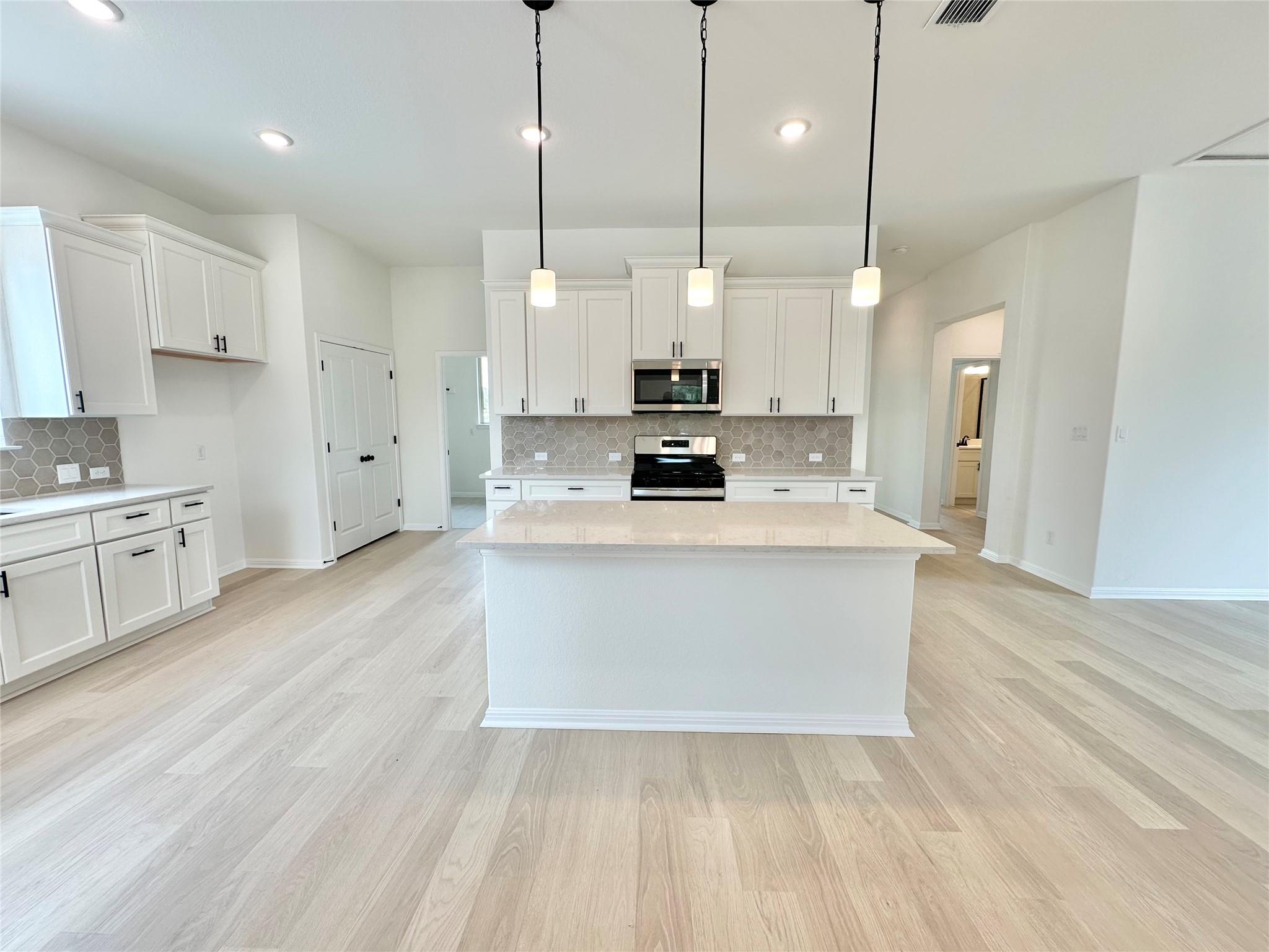 412 Treadwell LN