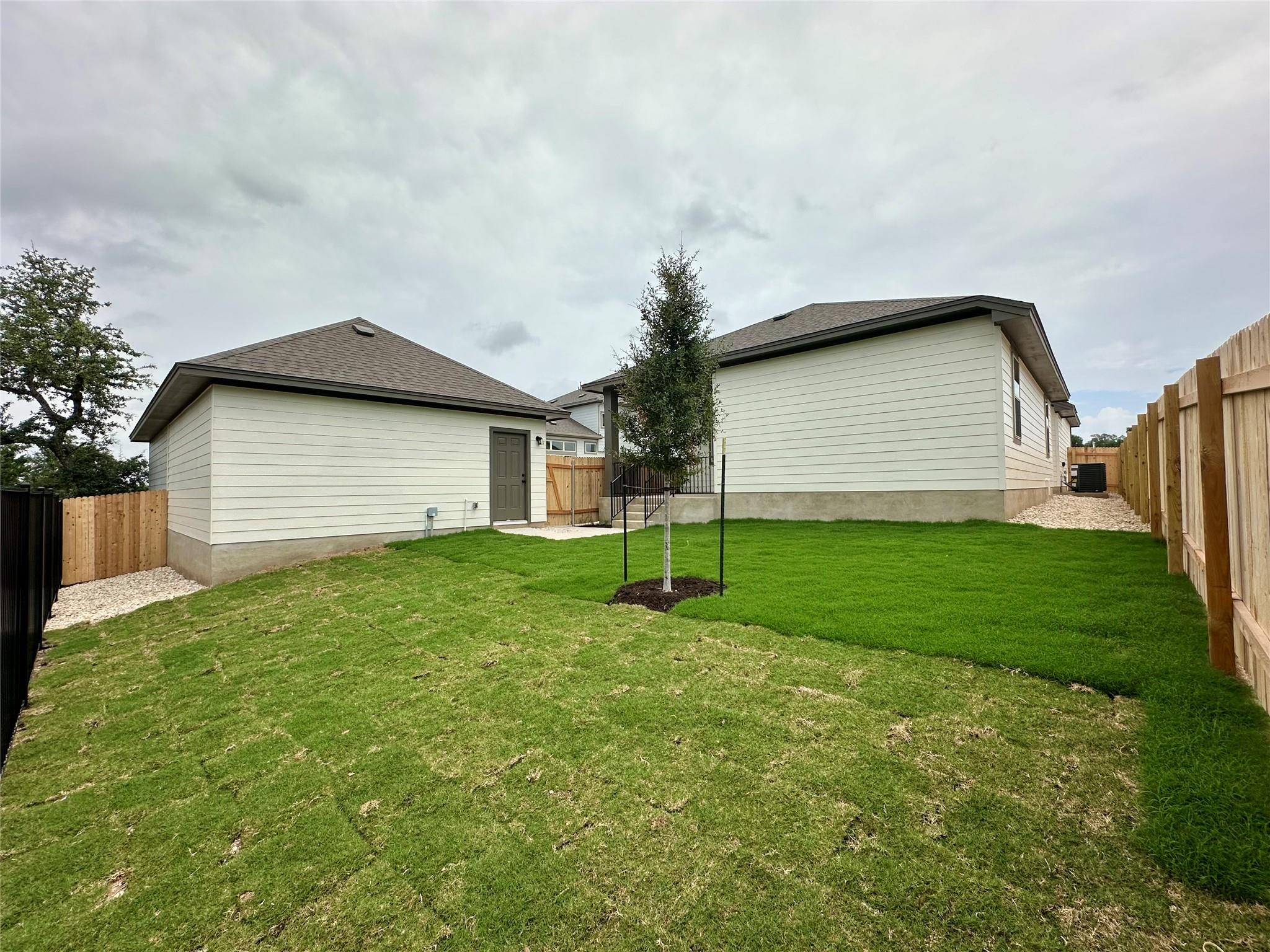 412 Treadwell LN