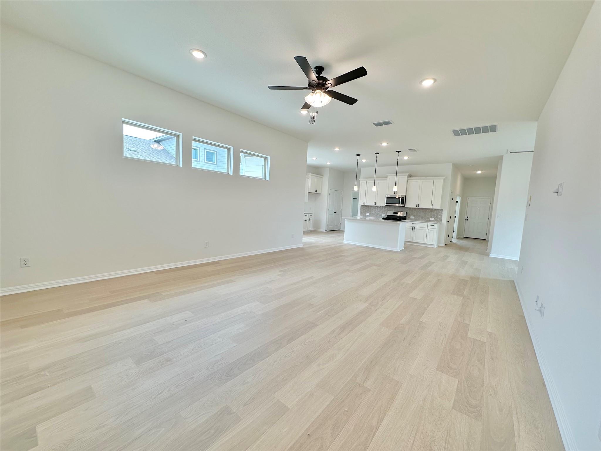 412 Treadwell LN