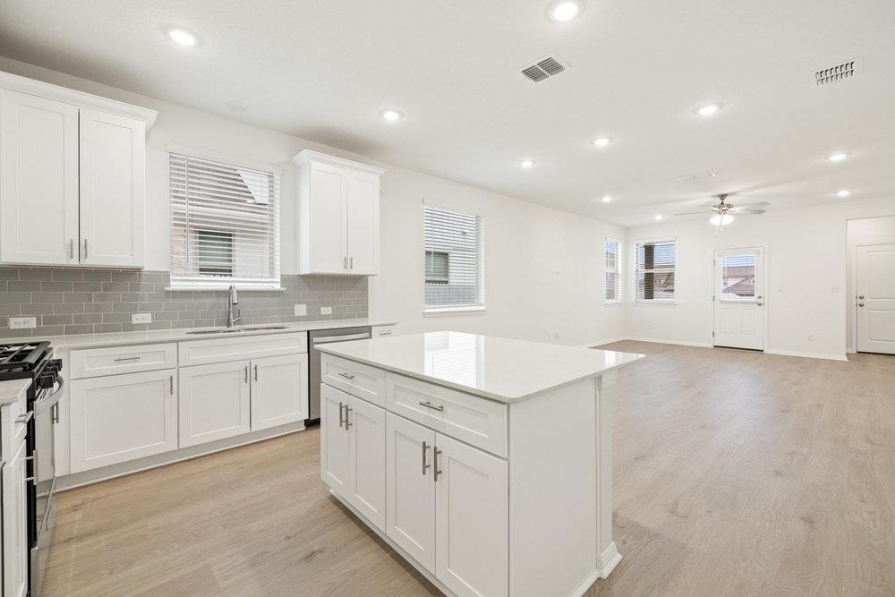 741 Treadwell LN