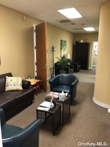 144 Woodbury Road Unit: LOWER
