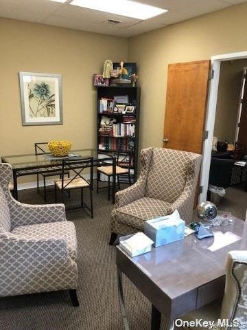 144 Woodbury Road Unit: LOWER