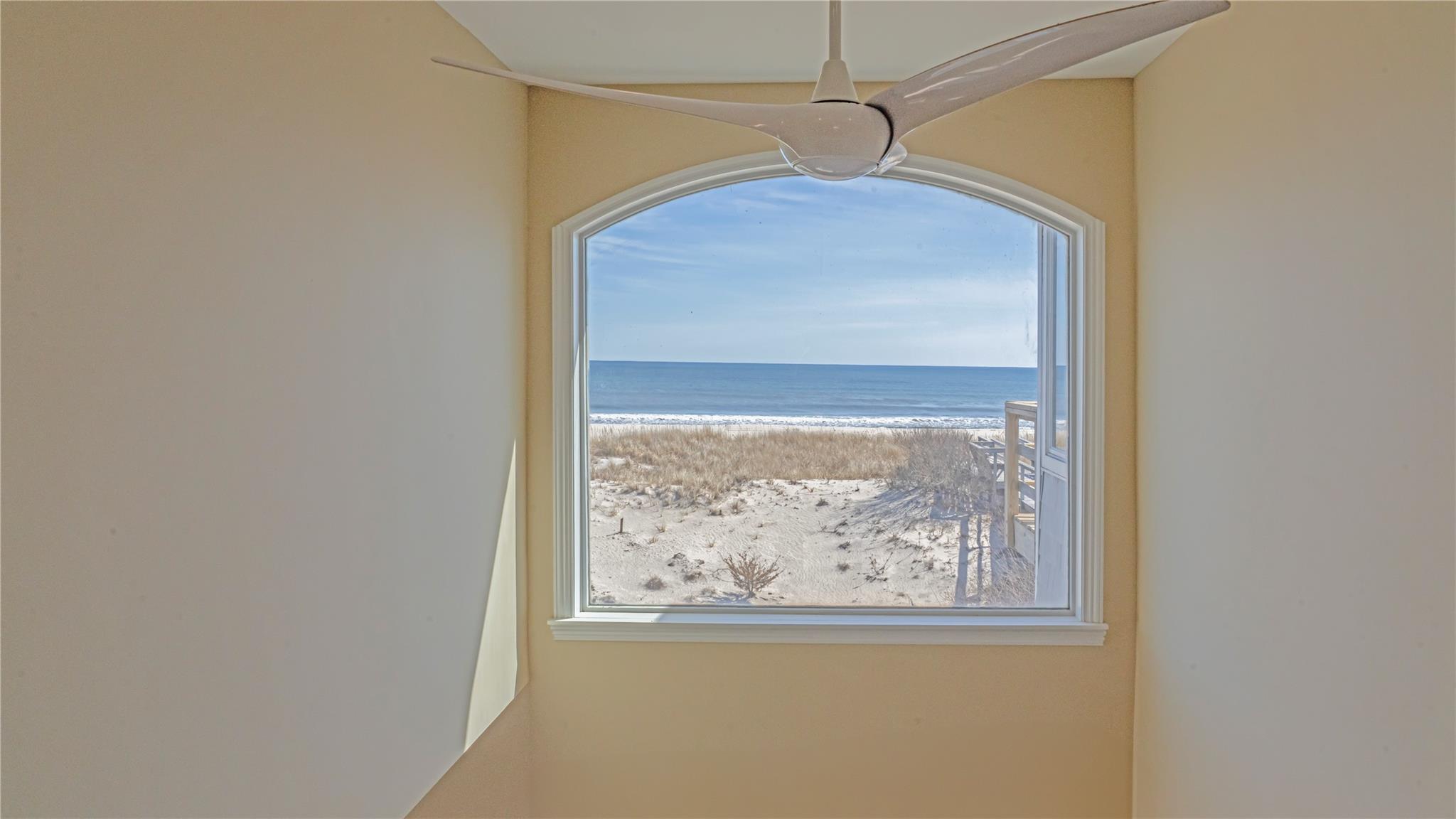 825 Dune Road