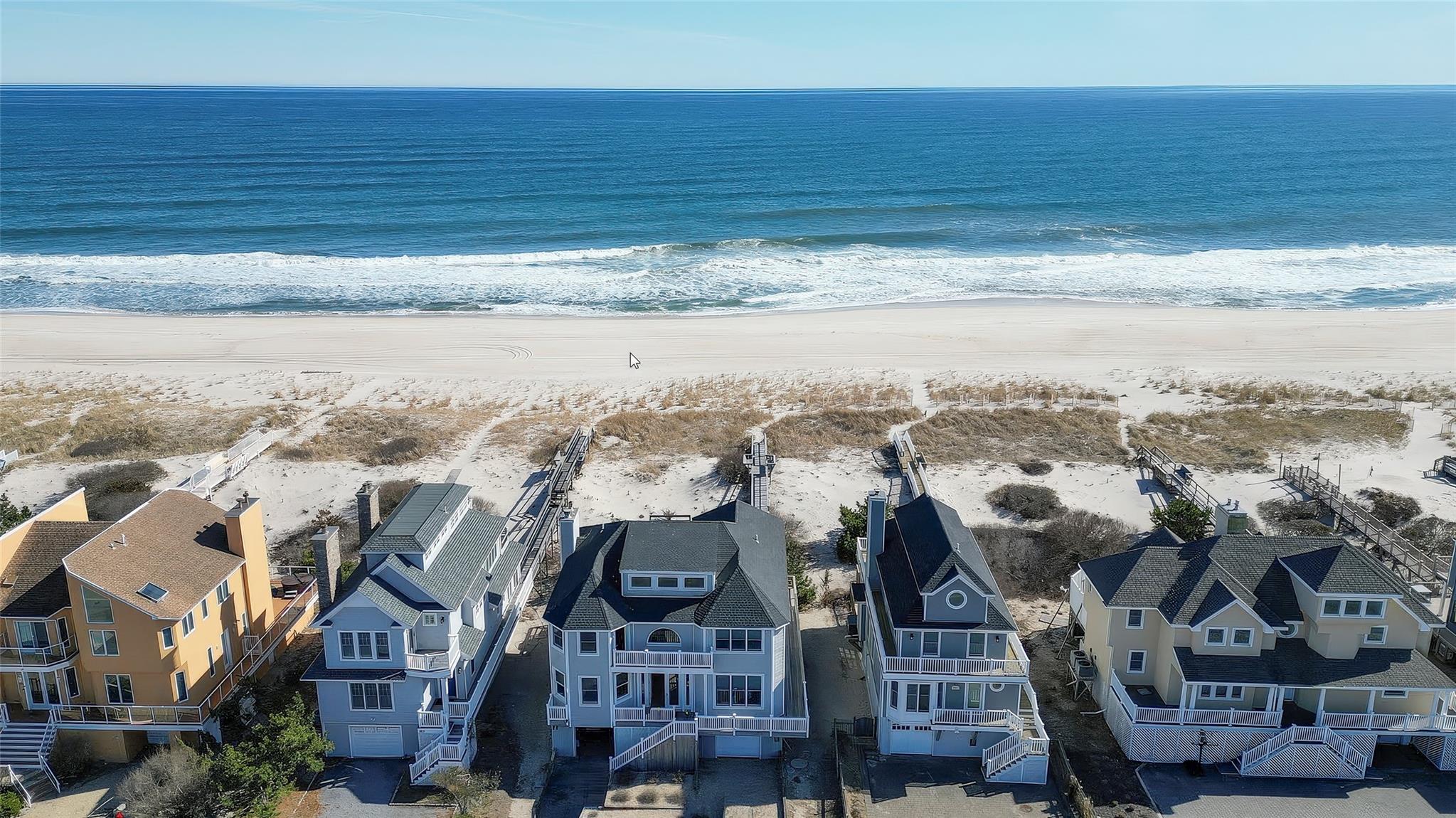 825 Dune Road