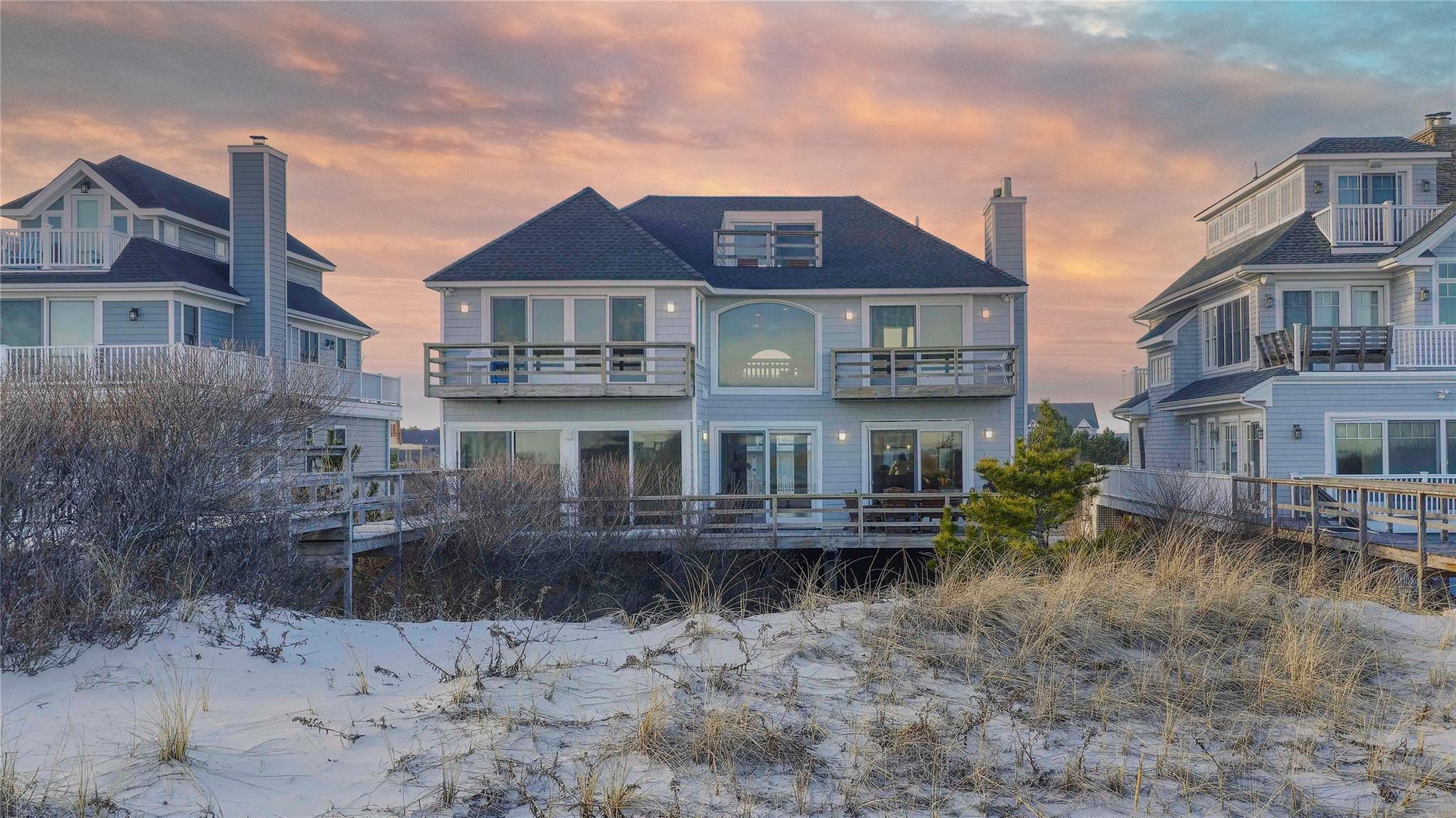 825 Dune Road