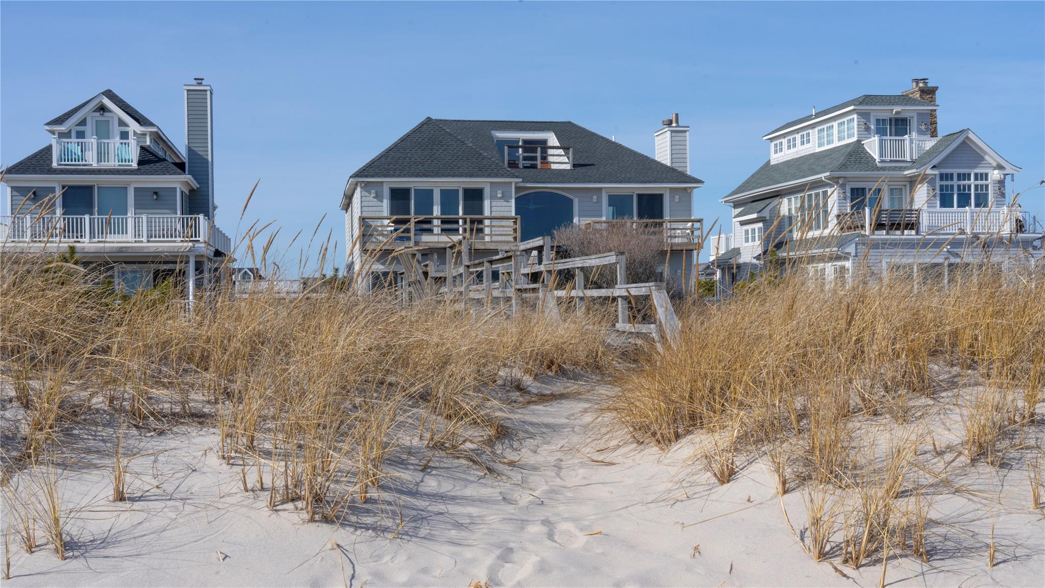 825 Dune Road