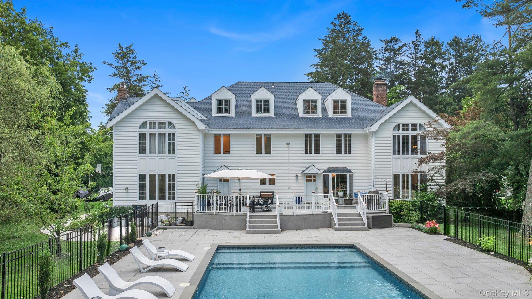 304 Syosset Woodbury Road