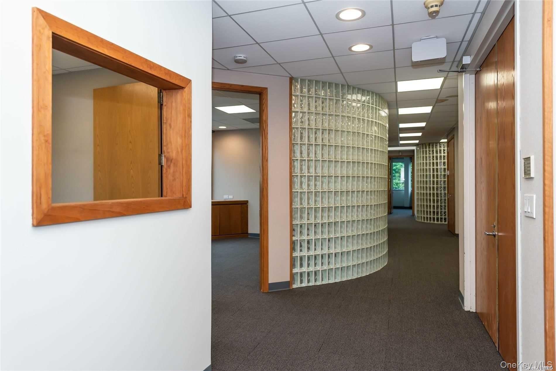 144 Woodbury Road Unit: UPPER