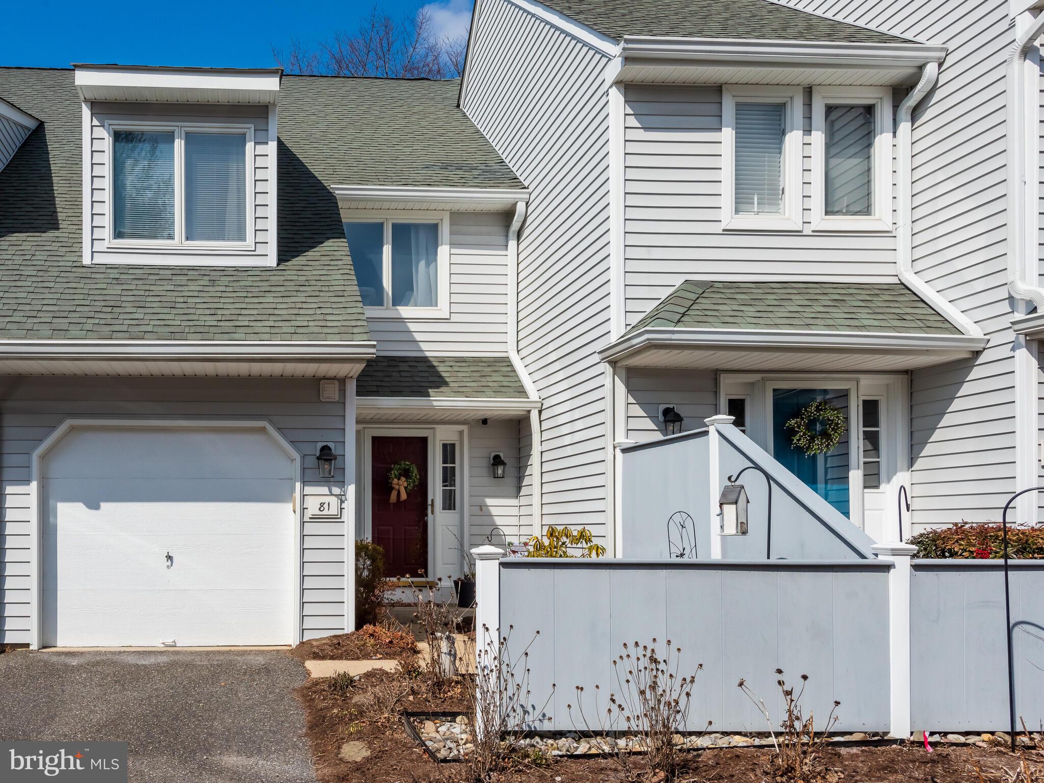81 E Thomas Ct