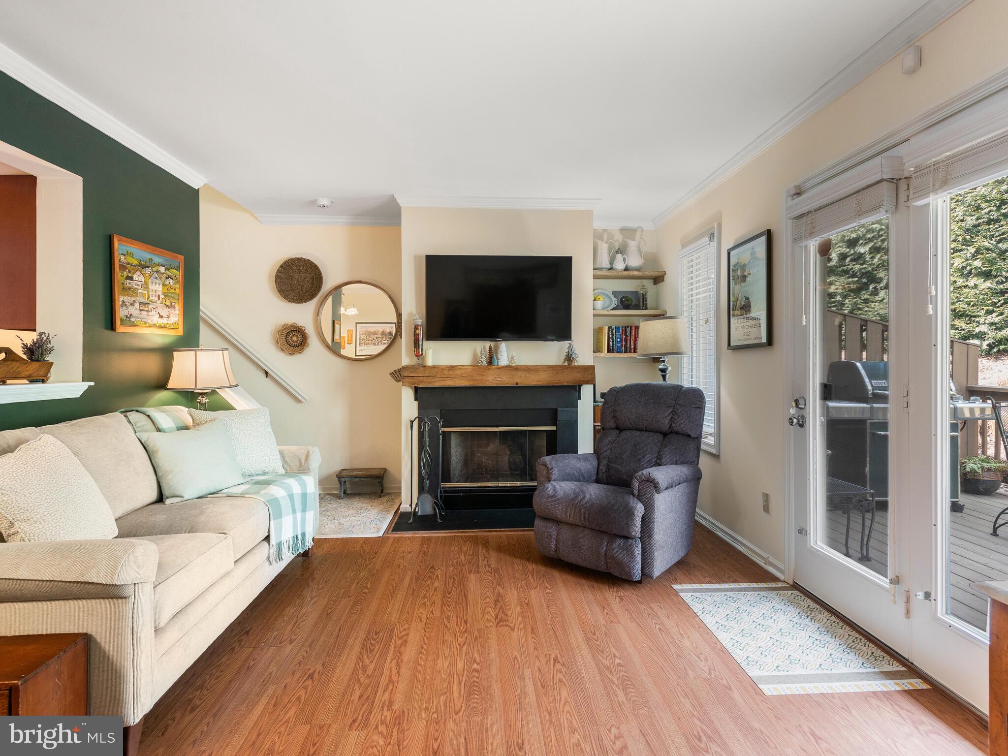 81 E Thomas Ct