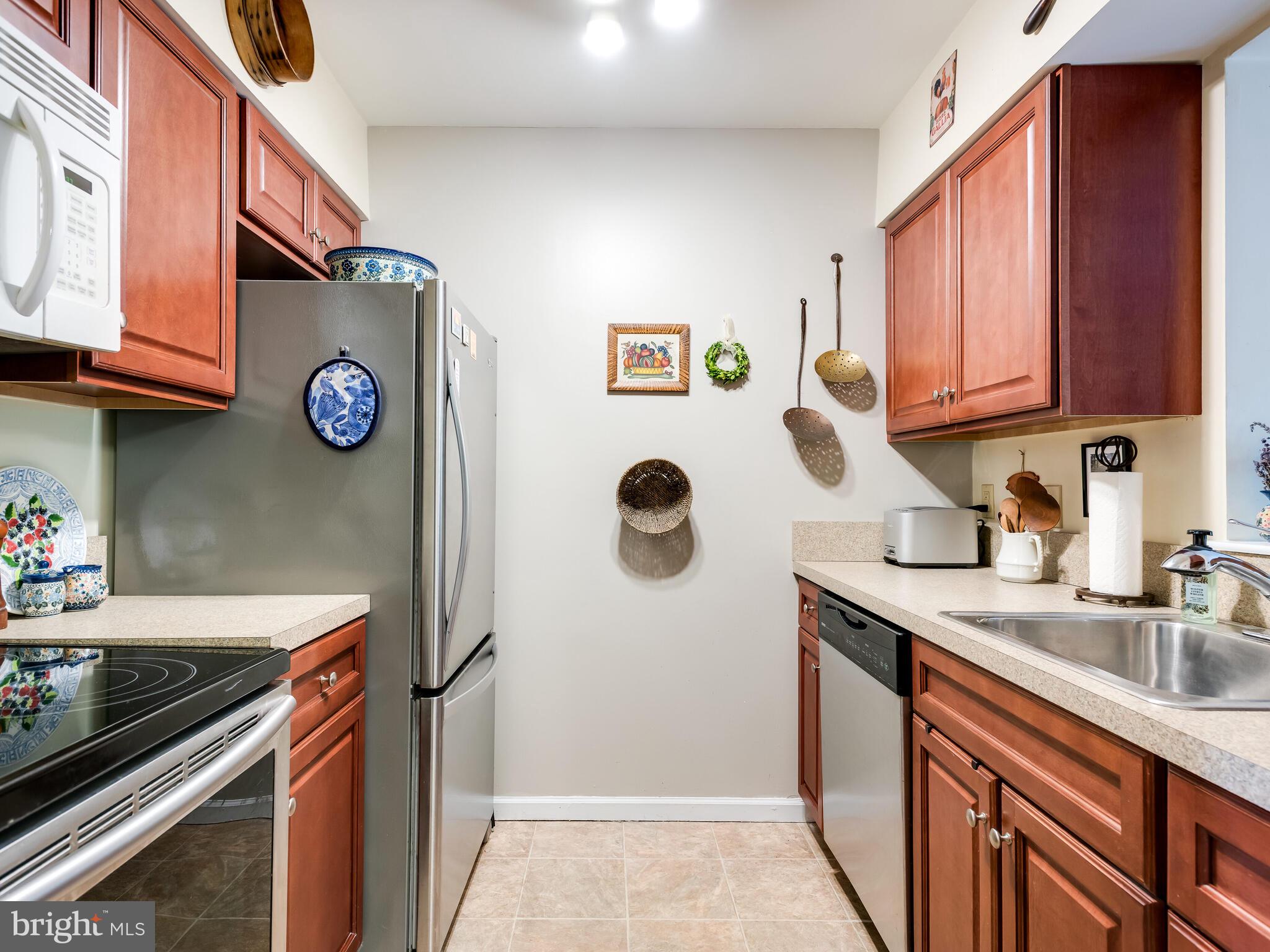 81 E Thomas Ct