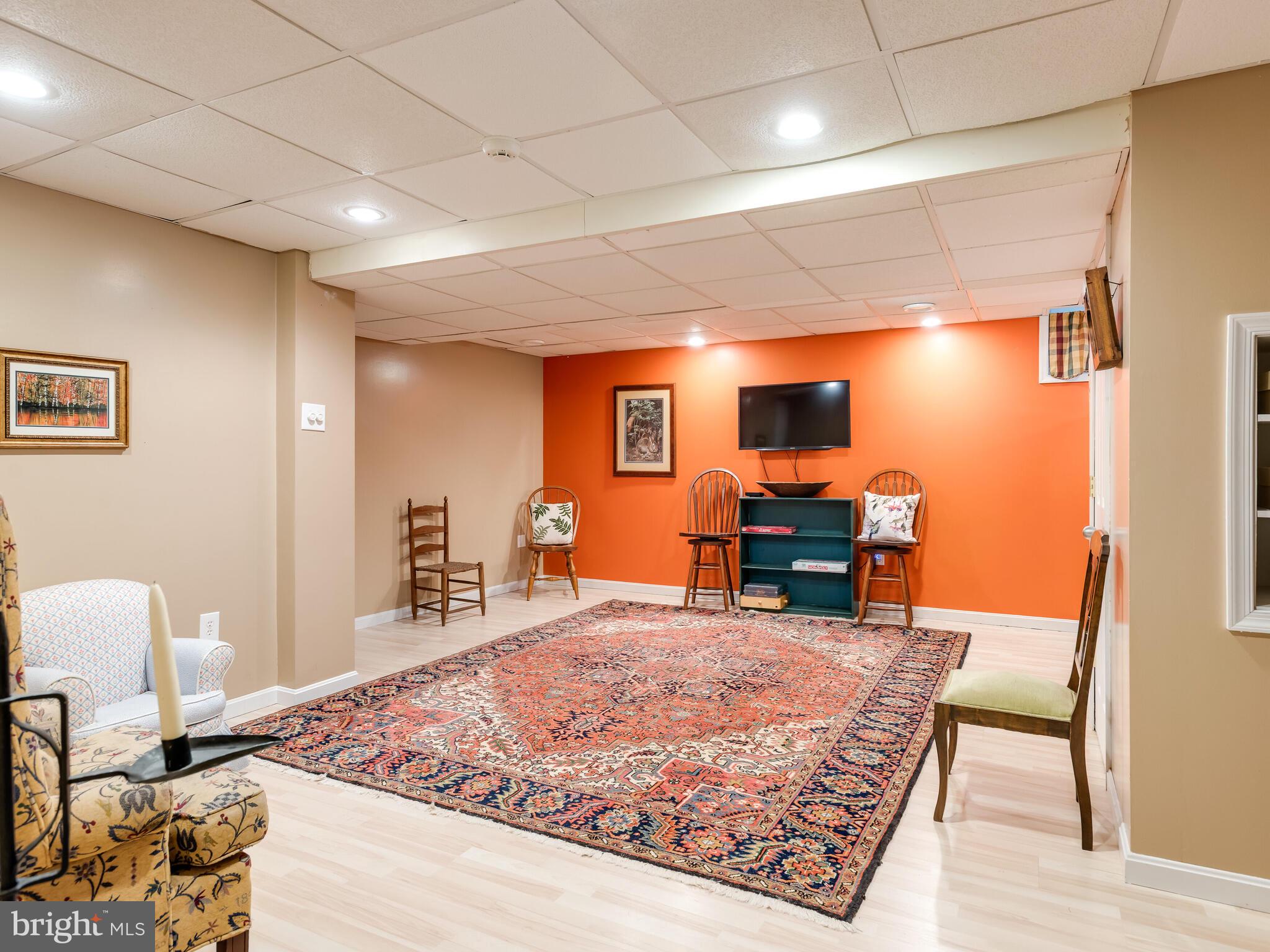81 E Thomas Ct