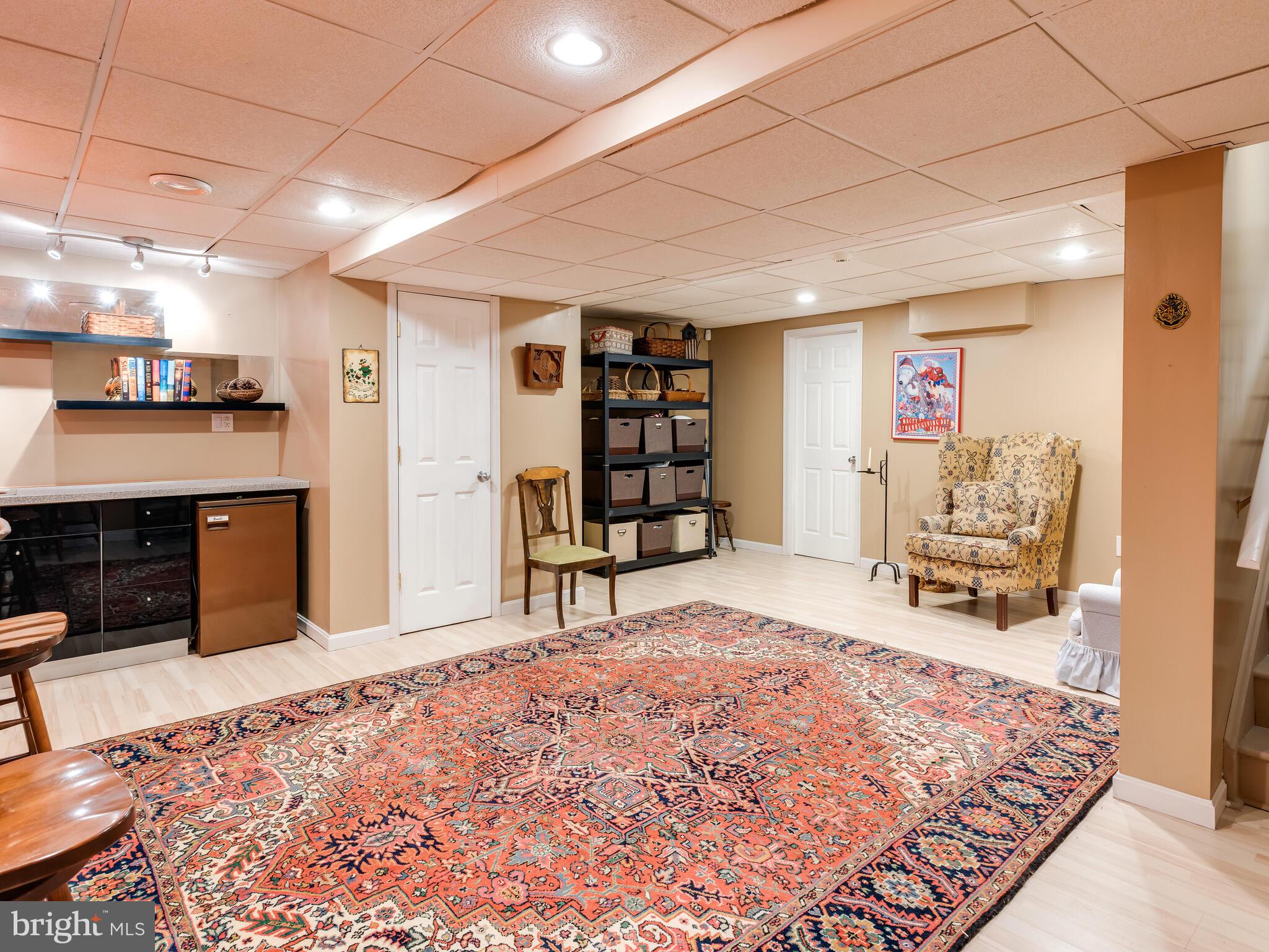 81 E Thomas Ct