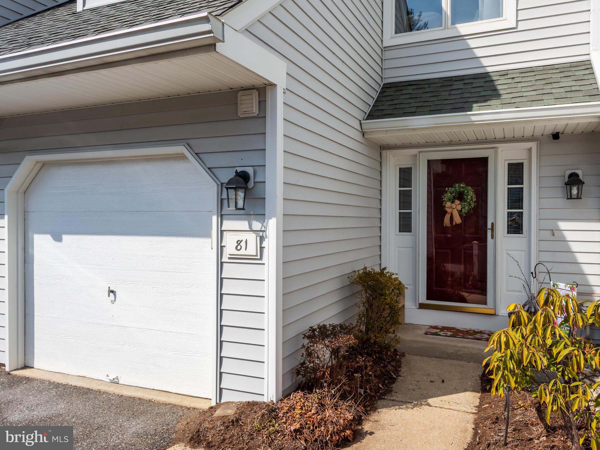 81 E Thomas Ct