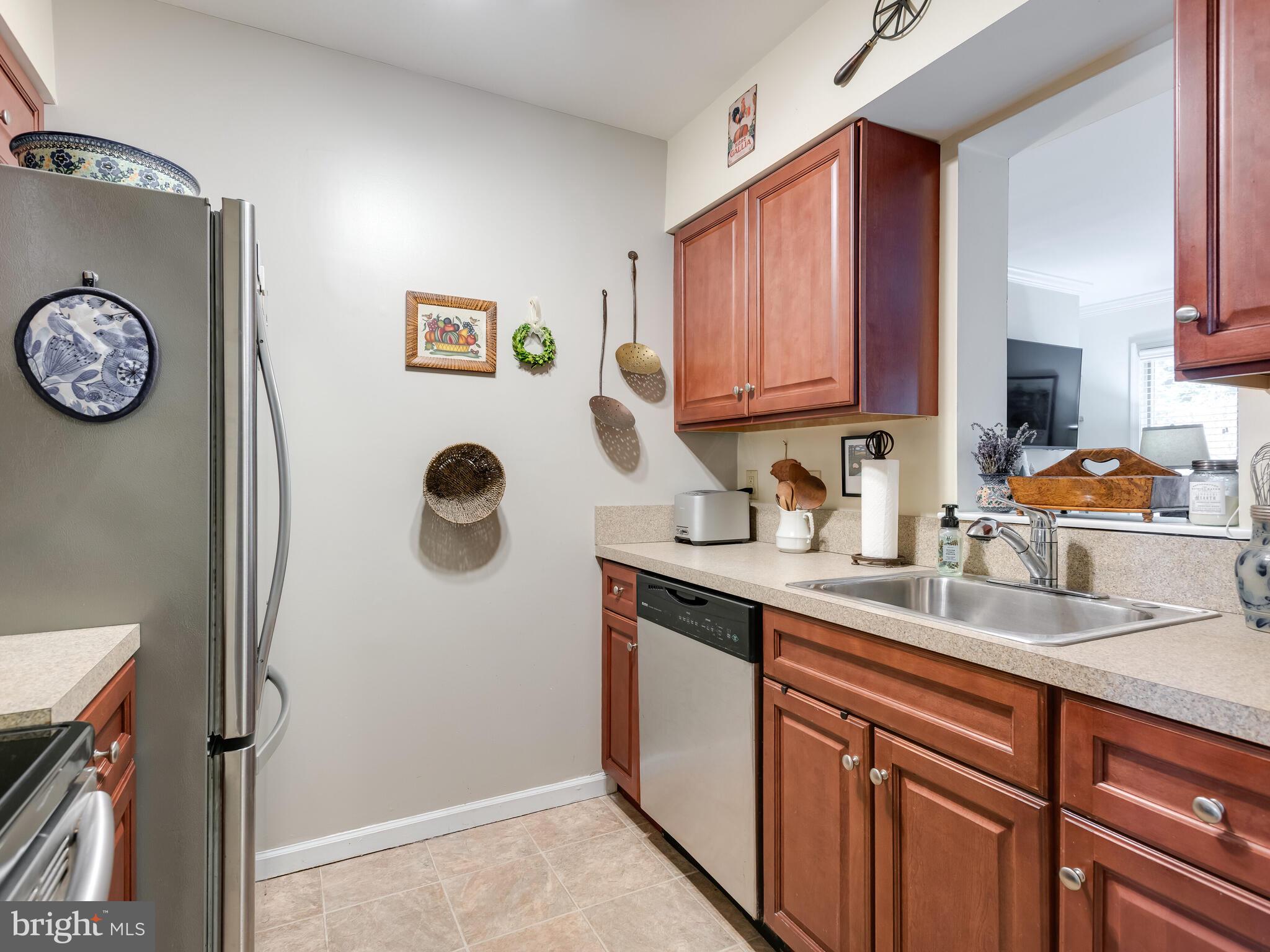 81 E Thomas Ct